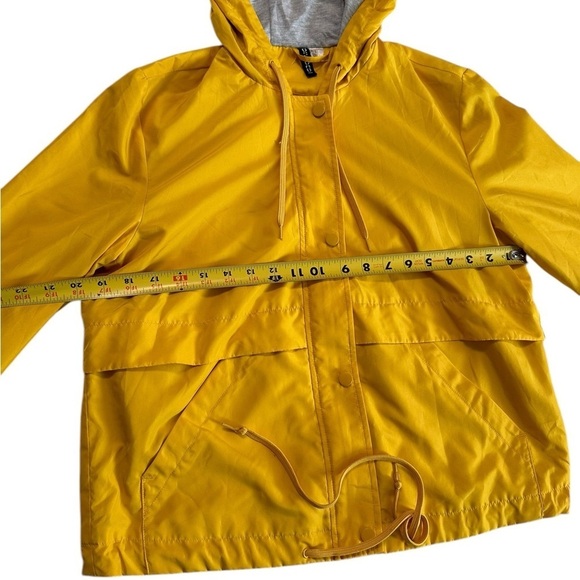 Divided H&M Yellow Lightweight Hoodie Windbreaker Jacket Size Small - Picture 16 of 17